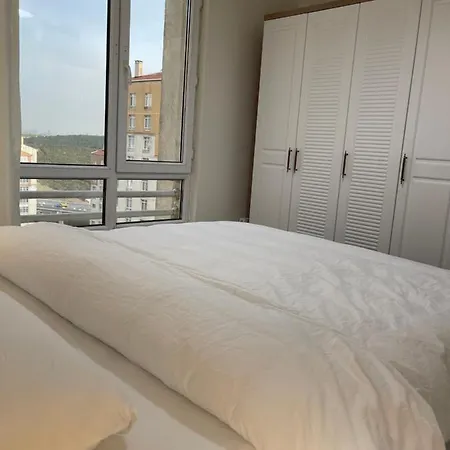 Flance Furnished With Amenites Apartamento